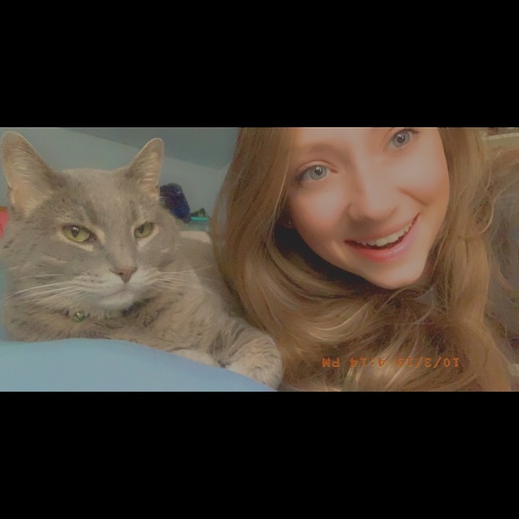 Meet your Posher, Taylor - Picture 2 of 4